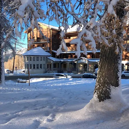 Adonis Aparthotel 3*