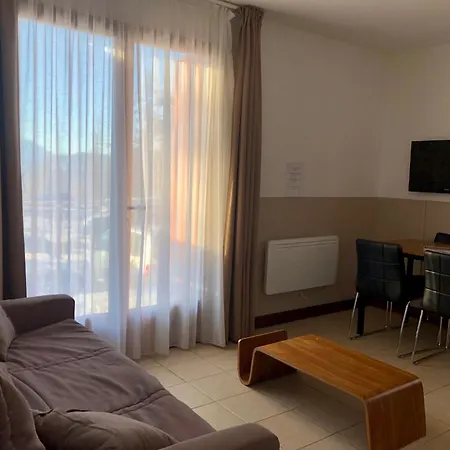 Adonis Aparthotel 3*