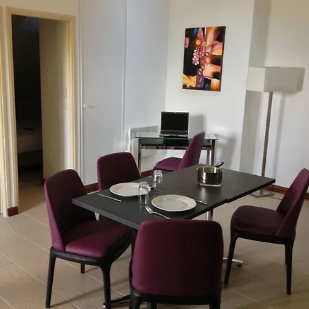 Adonis Aparthotel