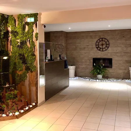 Adonis Apartahotel