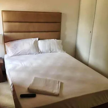 Adonis Apartahotel
